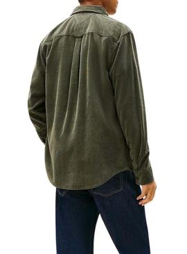 Camisa Tommy Jeans de veludo cotelé verde para homem.