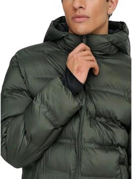 Casaco acolchoado Only and Sons Union com capuz verde para homem.
