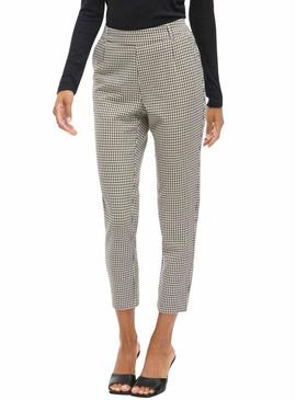 Calças xadrez femininas da marca Vila Vivarone.