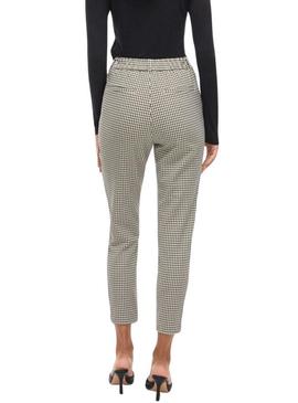 Calças xadrez femininas da marca Vila Vivarone.