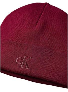 Gorro Calvin Klein logo CK bordeaux para homem.
