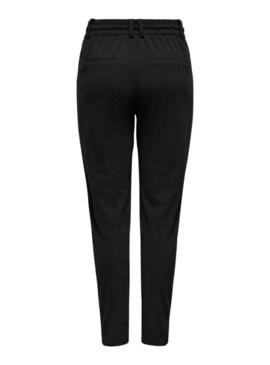 Calça Only Poptrash Lias preta de veludo cotelê para mulher.