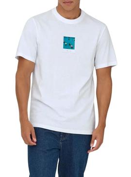 Camiseta Only and Sons Milo Photo branca para homem.
