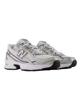 Sapatilhas New Balance U740 branco e marinho para mulher.
