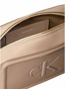 Bolsa Calvin Klein Jeans Bold Camera bege para mulher.