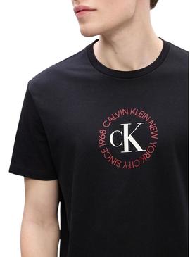 Camisa Calvin Klein Jeans Word Circle preta para homem.