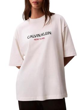 Camiseta Calvin Klein Jeans Sequin branca para mulher.