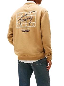 Moletom Tommy Jeans Sing Spray camelo para homem.