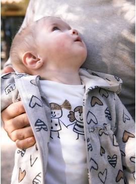 Conjunto de três peças Mayoral corações torrados para bebê.