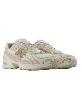 Sapatilhas New Balance U740 bege para mulher.
