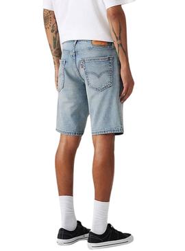 Bermudas Levis 445 jeans claros para homens.