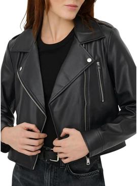 Jaqueta de moto Only Carmen preta para mulher.