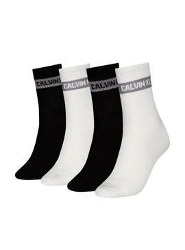 Caixa de presente de meias Calvin Klein Jeans branca e preta para homem.