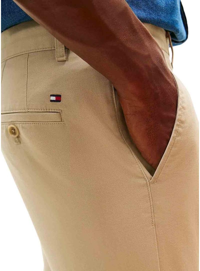 Calça Tommy Hilfiger Denton bege para homem.