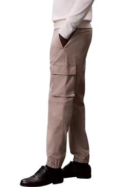 Calças cargo Calvin Klein Jeans Elastic Twill vintage caqui para homem.