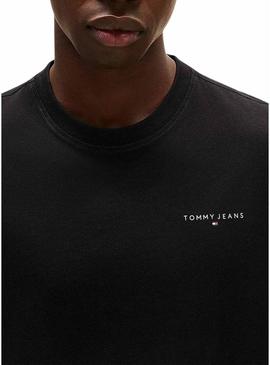 Camiseta Tommy Jeans Linear Chest preta para homem.