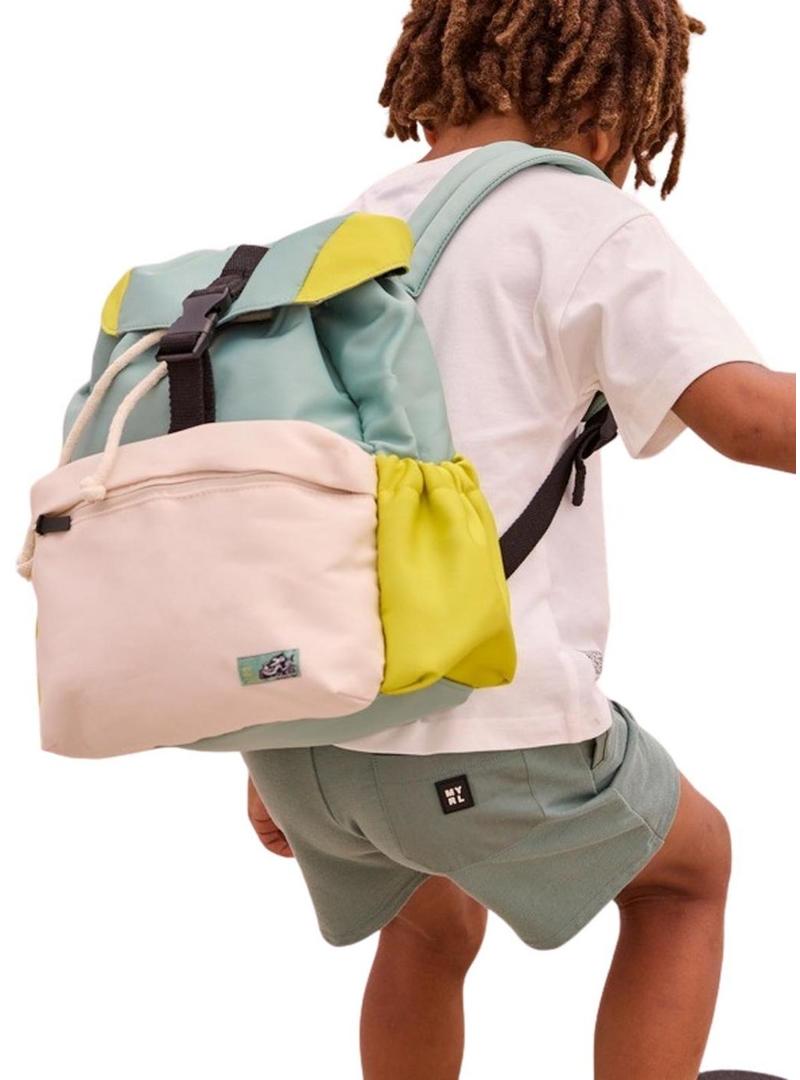 Mochila Mayoral fecho de aba verde para menino e menina.