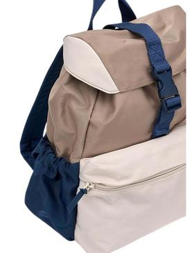 Mochila Mayoral com fecho de aba em tom tostado para menino e menina.