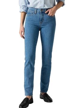Calça jeans Levis 314 em denim claro para mulher.