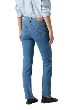 Calça jeans Levis 314 em denim claro para mulher.