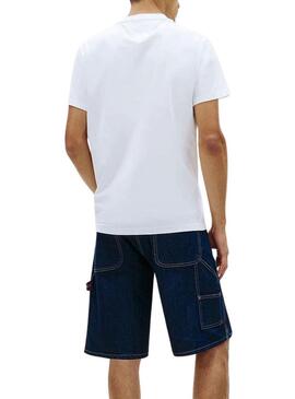 Camisa Tommy Jeans Sign Chest Slim branca para homem.