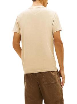 Camiseta Tommy Jeans Sign Chest Slim bege para homem.