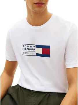 Camiseta Tommy Hilfiger Brand Love Box branca para homem.