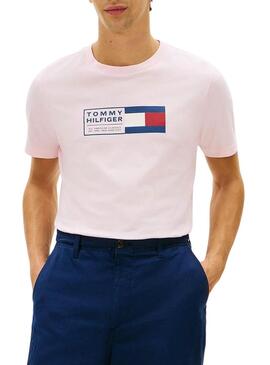 Camiseta Tommy Hilfiger Brand Love Box rosa para homem.
