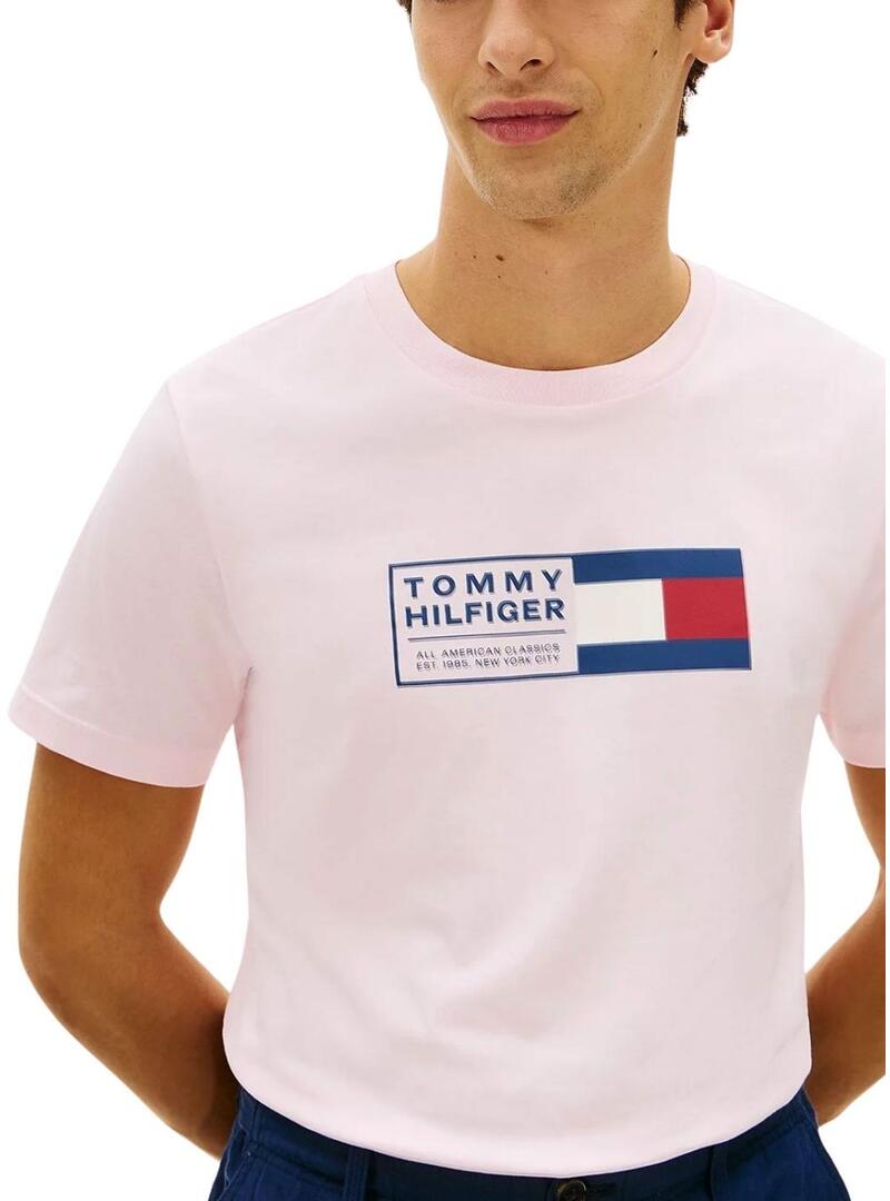 Camiseta Tommy Hilfiger Brand Love Box rosa para homem.