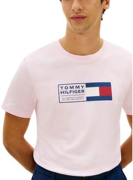 Camiseta Tommy Hilfiger Brand Love Box rosa para homem.