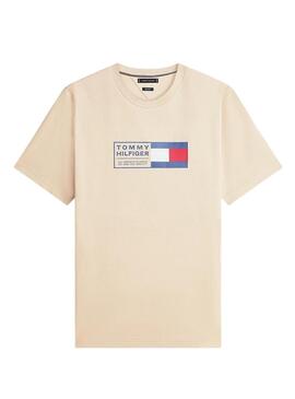 Camiseta Tommy Hilfiger Brand Love Box tostado para homem.