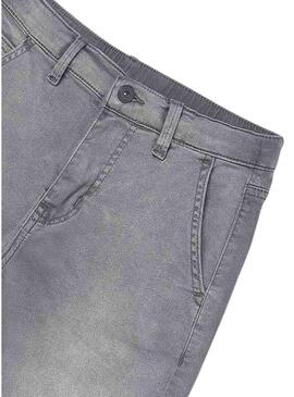 Bermuda Mayoral cinza com bolsos para criança.