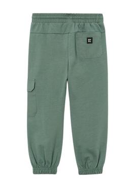 Calça Mayoral verde com bolsos para menino.