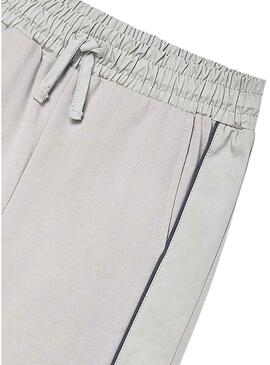 Calça cinza Mayoral para menino.