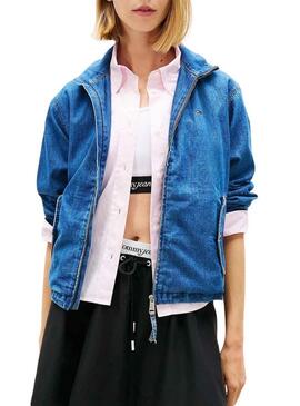 Jaqueta jeans Tommy Jeans em chambray azul para mulher.