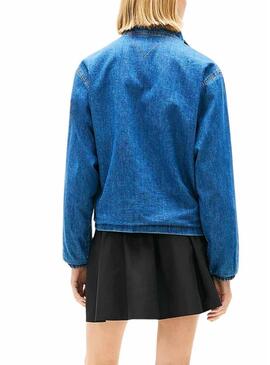 Jaqueta jeans Tommy Jeans em chambray azul para mulher.