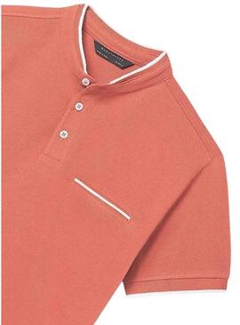 Polo de coral com bolso para criança.
