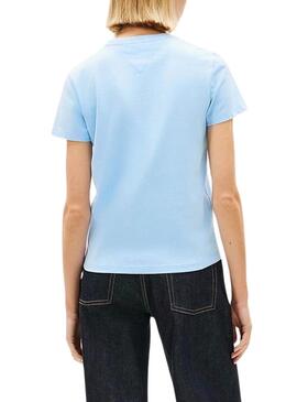 Camiseta Tommy Jeans Essential logo azul para mulher.