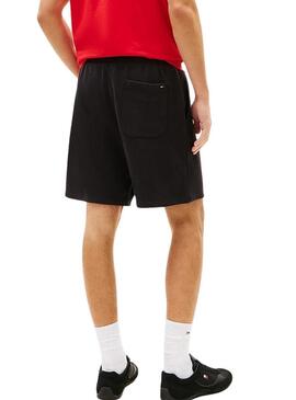 Calça curta Tommy Jeans Signature preta para homem.