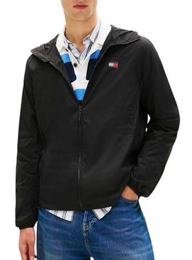 Jaqueta Tommy Jeans Outdoor Shell preta para homem.