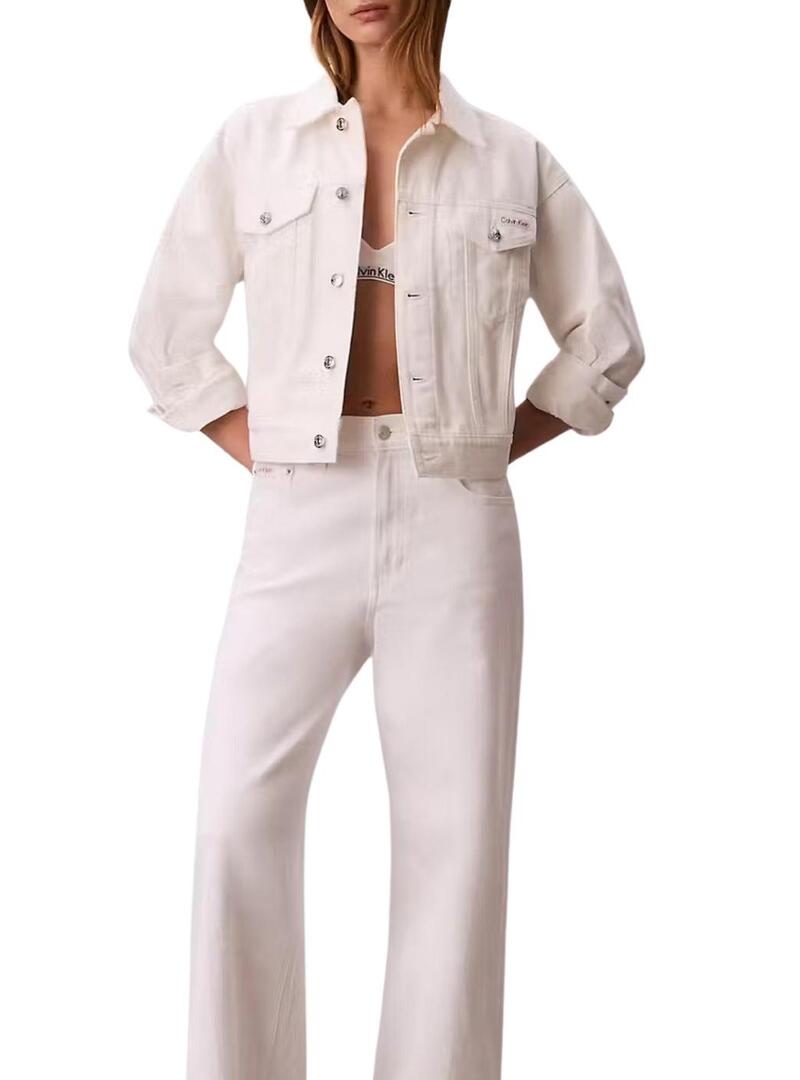 Jaqueta jeans Calvin Klein Jeans dos anos 90 branca para mulher.