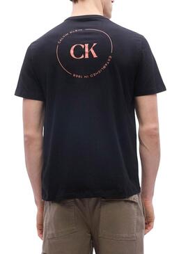 Camiseta Calvin Klein Jeans Circular logo preto para homem.