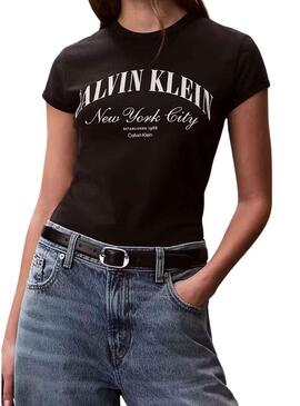 Camiseta Calvin Klein Jeans Graphic Logo preto para mulher