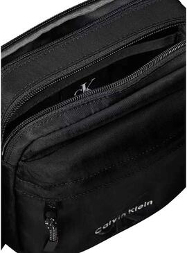 Bolsa transversal Calvin Klein Jeans Bold Reporter preta para homem