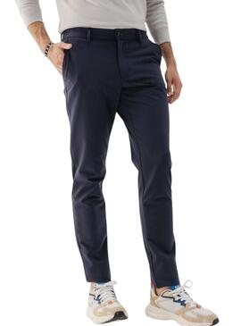 Calça técnica ultraleve azul marinho para homem.