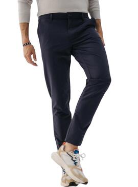 Calça técnica ultraleve azul marinho para homem.