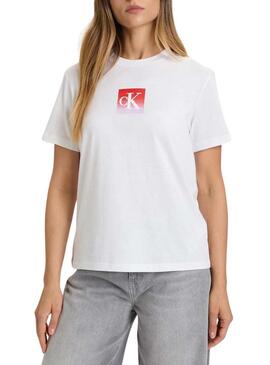 Camiseta Calvin Klein Jeans Classic Boxed Monogram branca para mulher