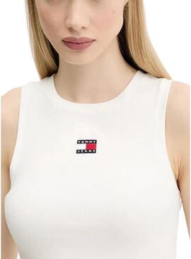Camiseta Tommy Jeans Tank branca para mulher.