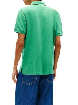 Camisa polo Tommy Jeans Essential verde para homem.