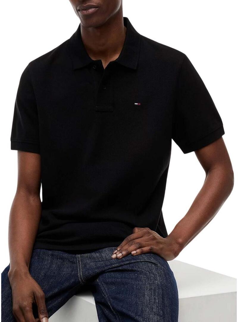 Camisa polo Tommy Jeans Essential preta para homem.
